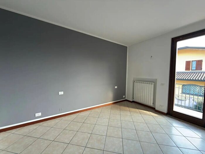 Appartamento trilocale in affitto in Via Ronco Basso, Villa DAlme