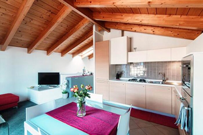 Appartamento bilocale in vendita in Via Raffaello, Montano Lucino