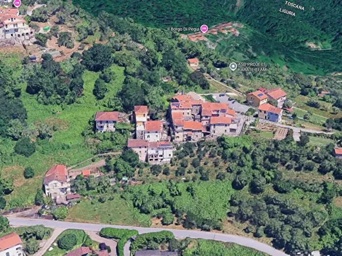 Casa con 5 locali in vendita in Calice Al Cornoviglio