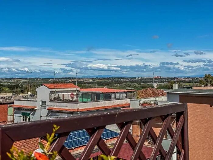 Appartamento trilocale in vendita in Via Padre Merolla, Roma