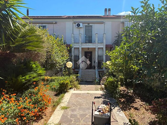 Casa con 5 locali in vendita in Via Cairate, Roma