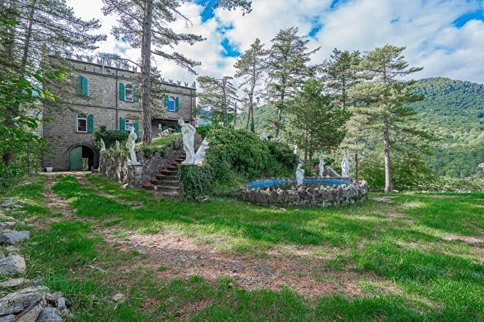 Casa con 8 locali in vendita in Granaglione, Alto Reno Terme