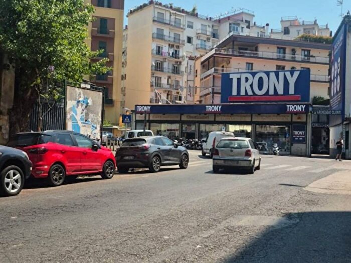 Appartamento trilocale in affitto in Via Giuseppe Ribera, Vomero, Napoli