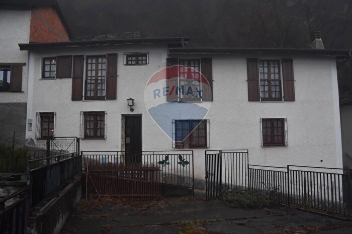 Casa con 5 locali in vendita in Frazione Armio, Maccagno con Pino e Veddasca