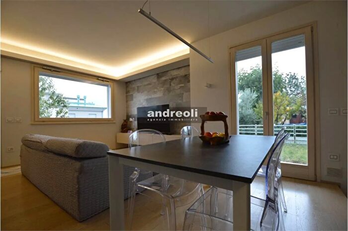 Appartamento con 6 locali in vendita in Jesi