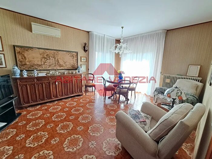 Appartamento trilocale in vendita in Via Bernardino Stagnino, Venezia
