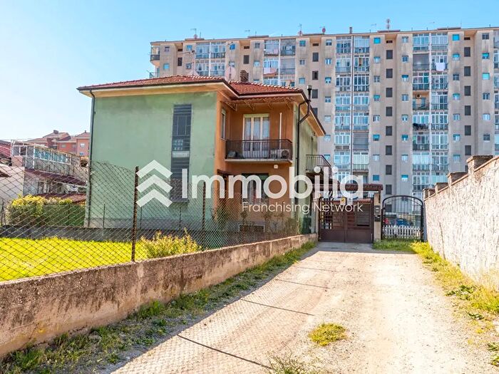 Appartamento con 5 locali in vendita in Via Don Custico, Grugliasco