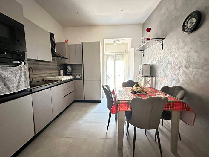 Appartamento bilocale in affitto in Piazza Luigi Poderico, Arenaccia, Napoli