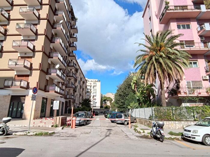 Appartamento quadrilocale in affitto in Viale Lazio, Libertà Villabianca, Palermo