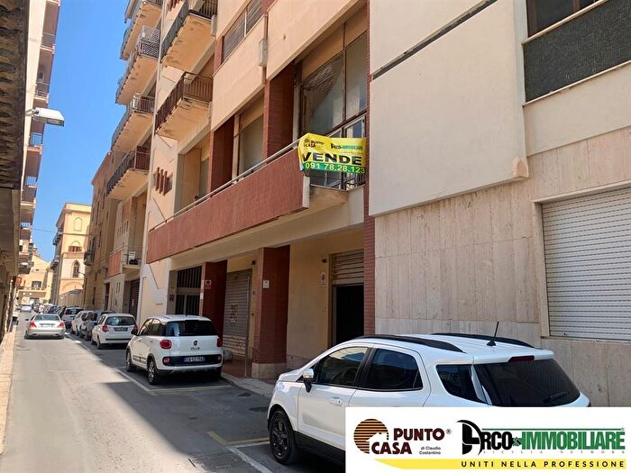 Appartamento con 10 locali in vendita in Via Antonino Castiglione, Mazara Del Vallo