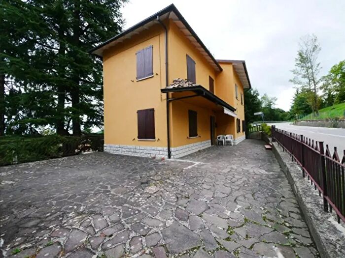Casa con 6 locali in vendita in Via Giardini Nord, Serramazzoni