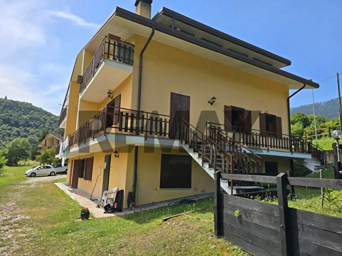 Appartamento bilocale in vendita in Valbrenta