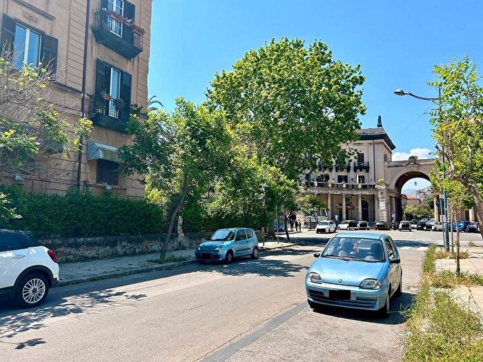 Appartamento trilocale in affitto in Via Saverio Scrofani, Libertà Villabianca, Palermo