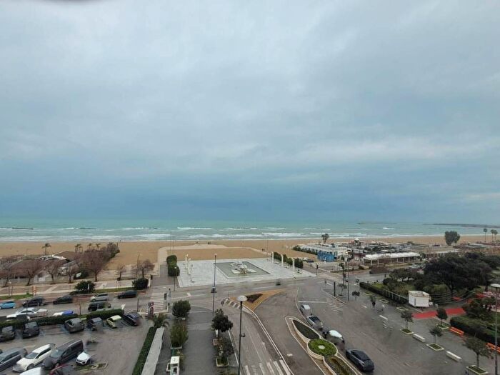 Appartamento trilocale in affitto in Piazza Primo Maggio, Piazza Salotto Corso Umberto, Pescara