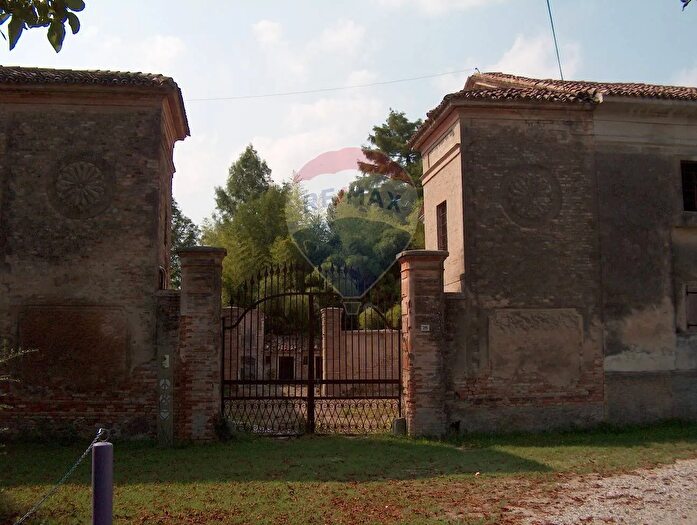 Casa con 12 locali in vendita in Via San Martino, Ceresara