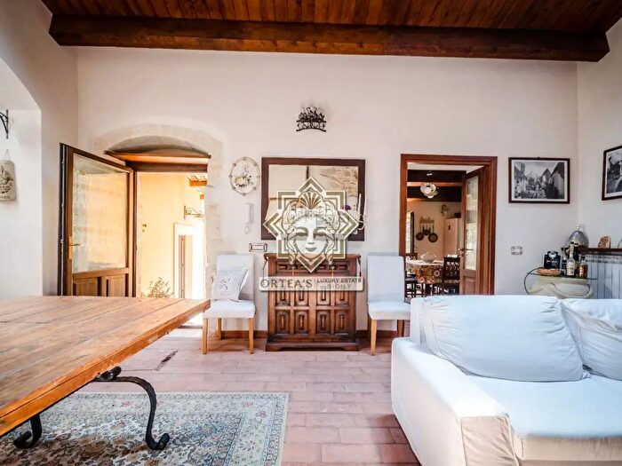 Casa con 7 locali in vendita in Palazzolo Acreide