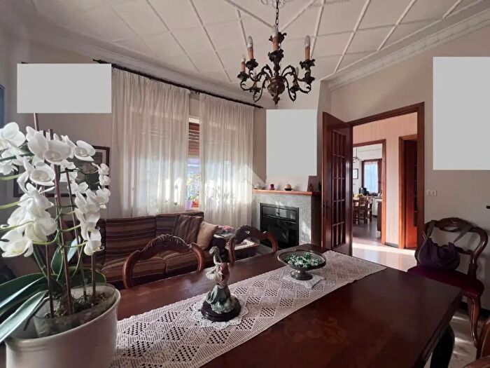 Casa con 6 locali in vendita in Via Pinerolo, Cavour