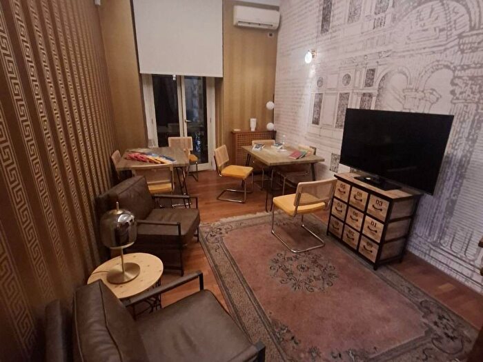 Casa trilocale in affitto in Piazza Nicola Amore, Tribunali, Napoli