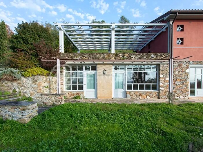 Casa quadrilocale in vendita in Pietrasanta