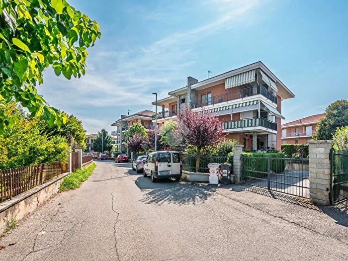 Appartamento con 6 locali in vendita in Via Mario Brundi, Druento