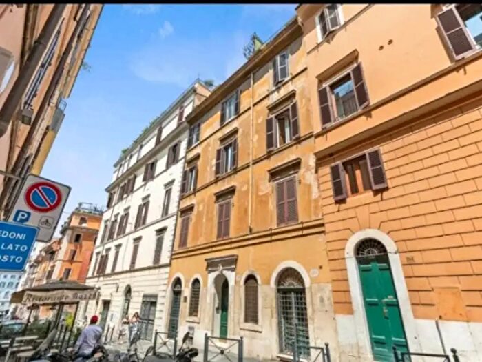 Appartamento quadrilocale in vendita in Via Rasella, Roma