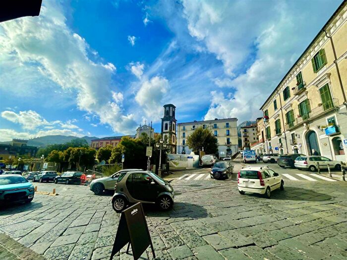 Appartamento con 5 locali in vendita in Cava De Tirreni