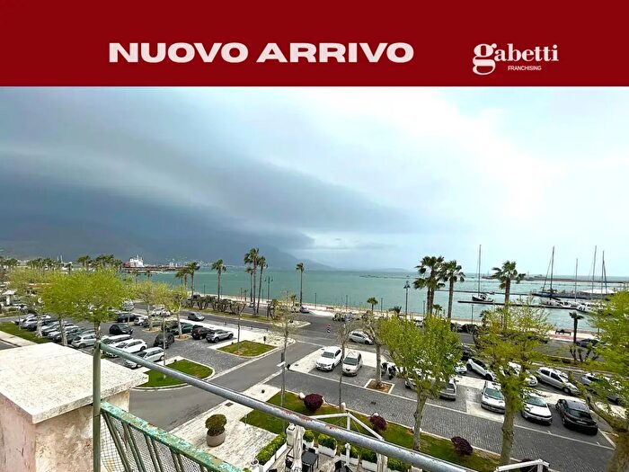 Appartamento trilocale in affitto in Vico Buonomo, Gaeta