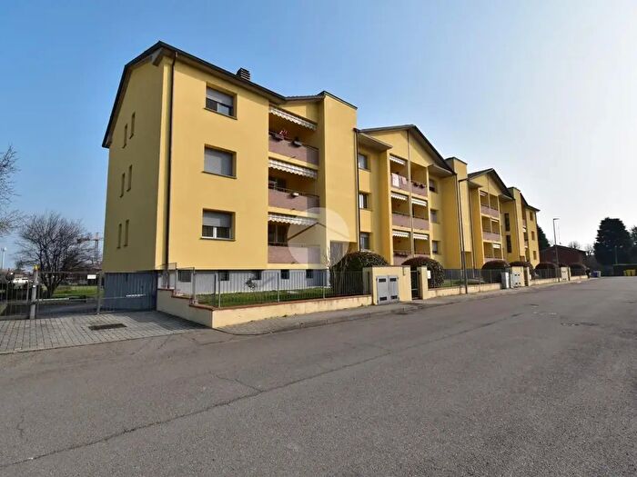 Appartamento trilocale in vendita in Via Valerio Zurlini, Parma