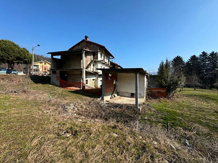 Casa con 8 locali in vendita in Via Monviso Snc, Paesana