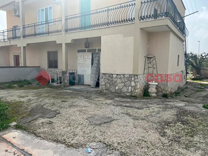Appartamento quadrilocale in vendita in Via Fumagalli, Statte