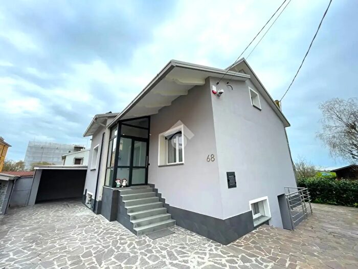 Casa con 6 locali in vendita in Strada Provinciale Busseto, Fontevivo