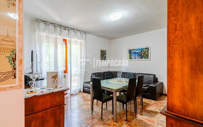 Appartamento con 10 locali in vendita in Via Vittore Crivelli, San Severino Marche