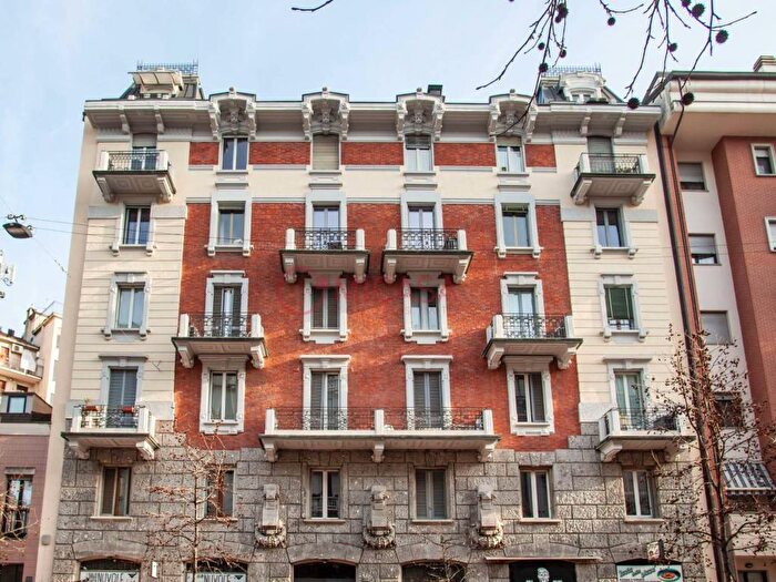 Casa bilocale in affitto in Via Garigliano, Isola, Milano