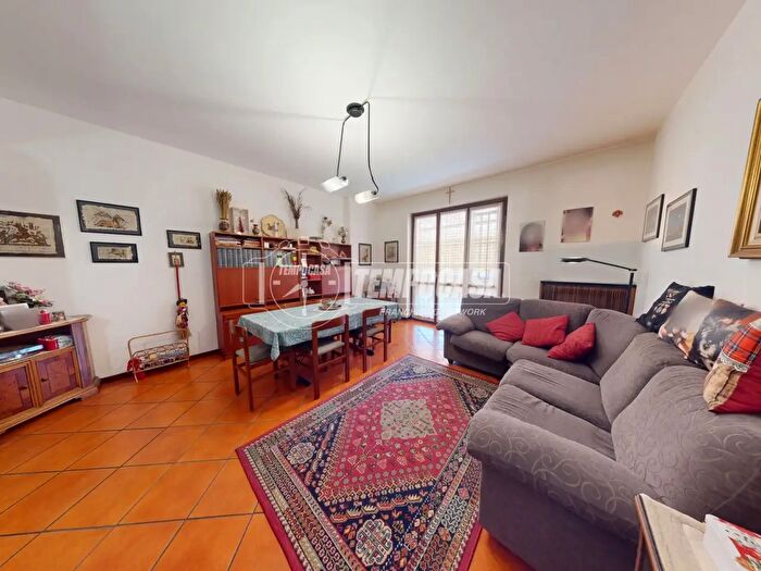 Appartamento trilocale in vendita in Via Pozzo, Rovellasca