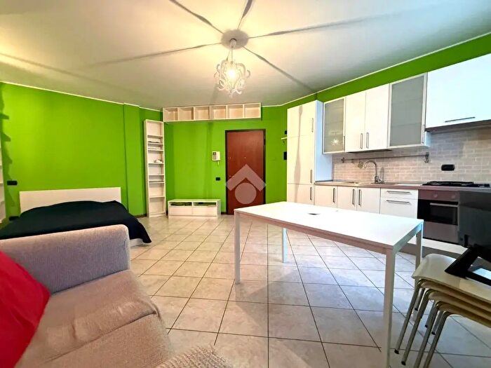 Appartamento monolocale in vendita in Via Flora, Legnano