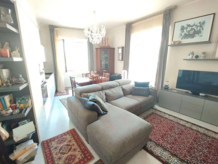 Appartamento trilocale in vendita in Savona