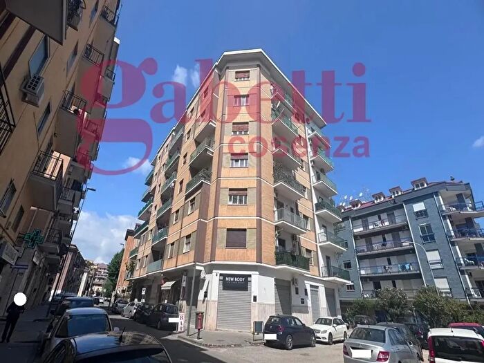 Appartamento trilocale in vendita in Cosenza Via S Sesti, Cosenza