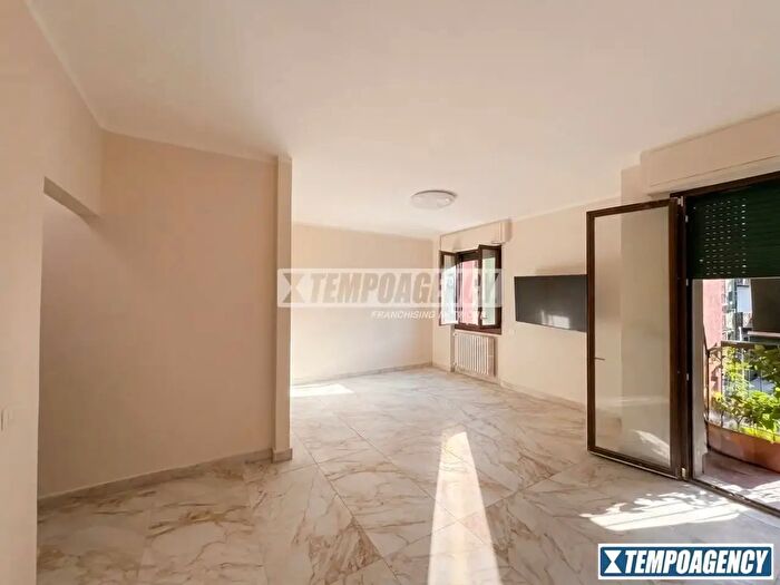 Appartamento trilocale in vendita in Via Val Malenco, Milano