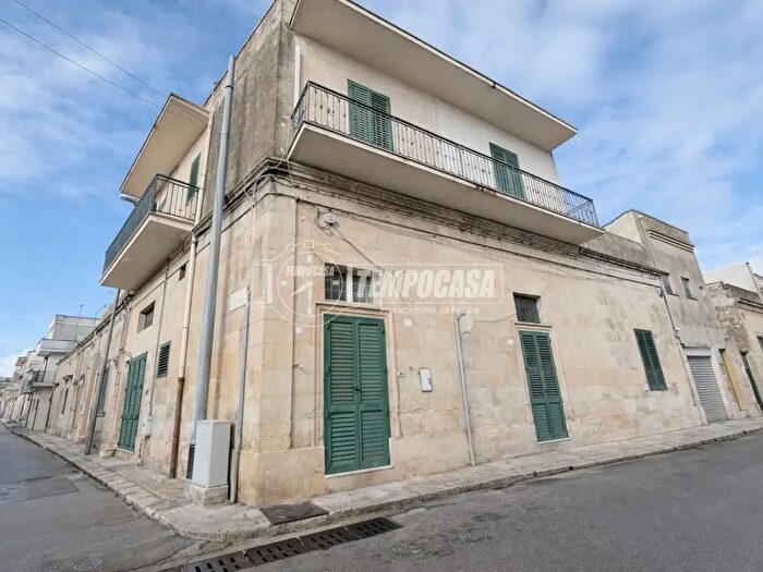 Casa con 8 locali in vendita in Via Carlo Margottini, Maglie