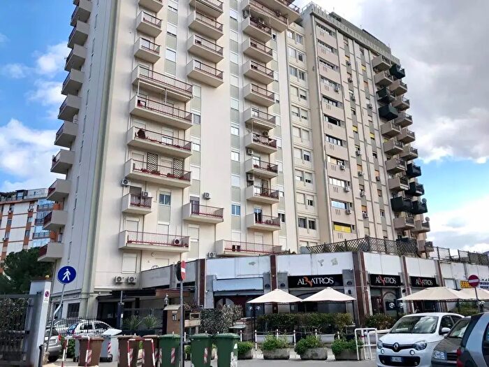 Appartamento con 5 locali in vendita in Via Eduardo Calandra, Palermo