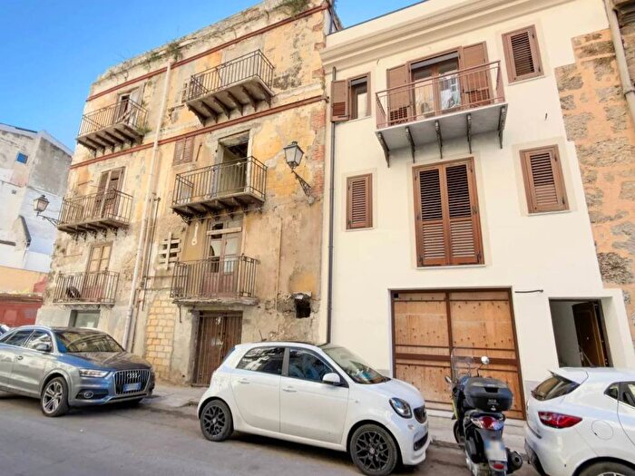 Appartamento bilocale in affitto in Via Nicolò Cervello, Kalsa, Palermo