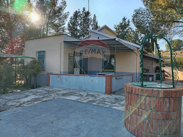 Casa con 5 locali in vendita in Contrada Cutuminello Poggio Diana Snc, Caltagirone