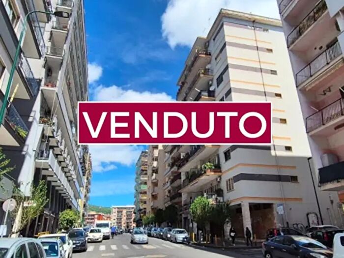Appartamento con 5 locali in vendita in Via Luigi Caldieri, Napoli