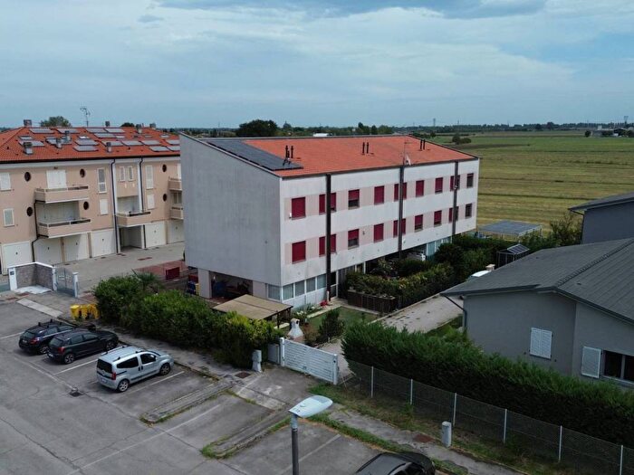 Casa con 5 locali in vendita in Via delle Larghe, Casemurate, Forlì