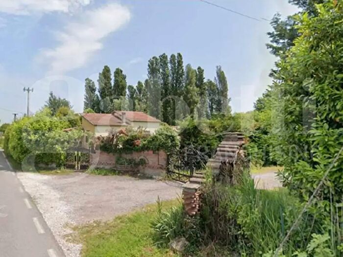 Casa con 10 locali in vendita in Via dellUnità, Lusia