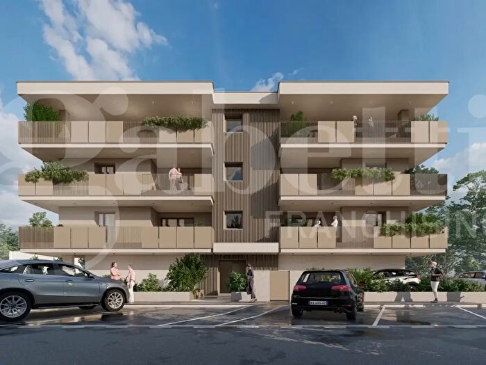 Appartamento con 7 locali in vendita in Via Vanzo, Mogliano Veneto