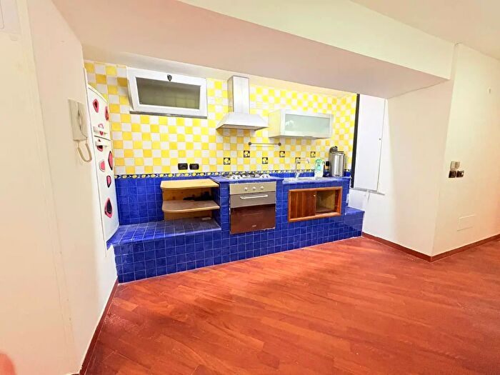 Appartamento bilocale in vendita in Via Nunziatella, Napoli
