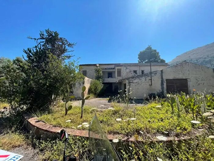 Casa in vendita in Via Santa Maria di Gesù, Palermo