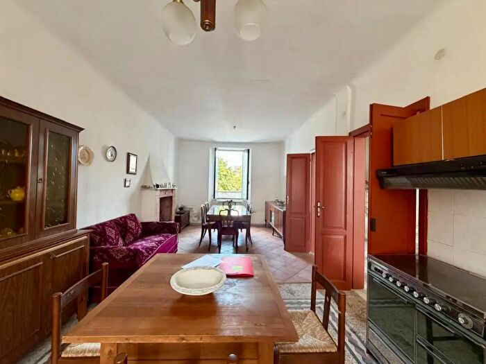 Casa con 5 locali in vendita in Licciana Nardi