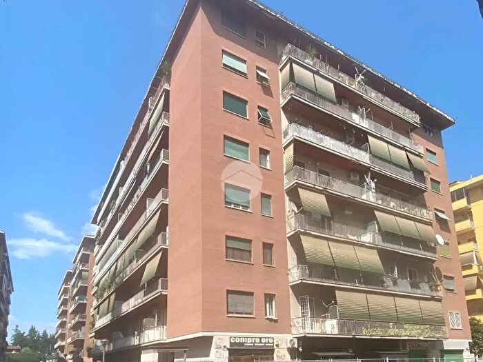 Appartamento trilocale in vendita in Via Tarquinio Collatino, Roma